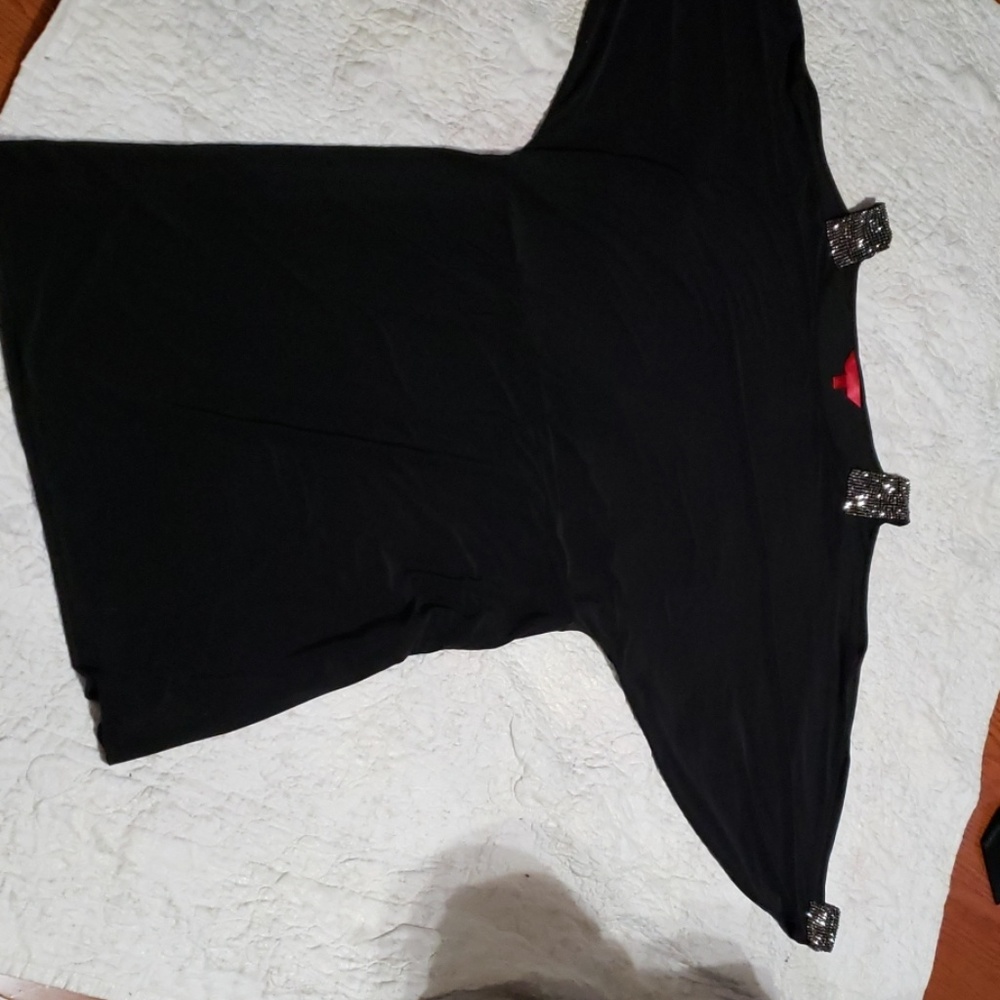 Black bat wing cold should dress.